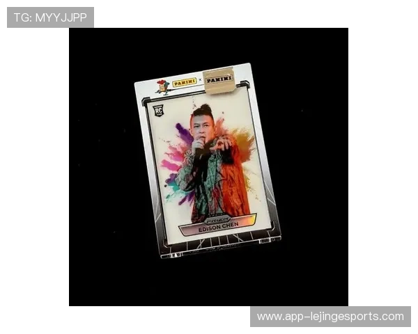 足球球星卡手雷盒开包大揭秘 看看能抽到哪些珍稀球员卡牌